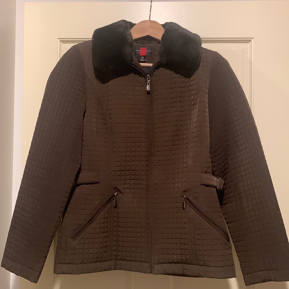 Brown jacket. Size PP faux fur collar